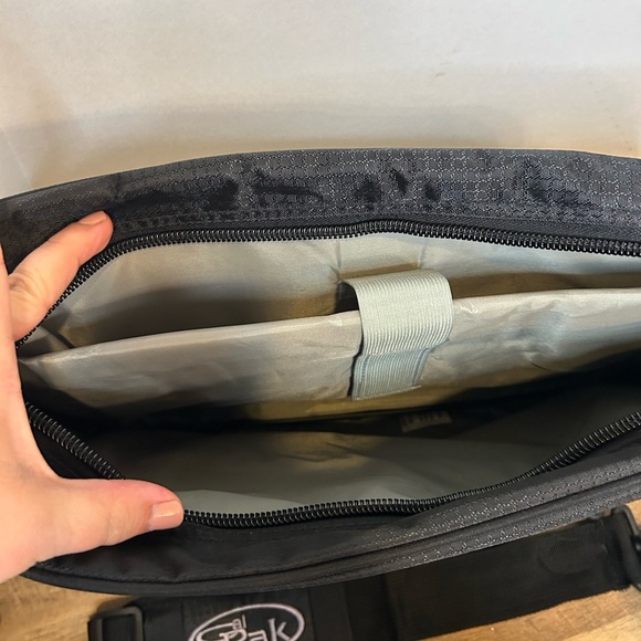 Pavilion Black Messenger Bag by Calpak 18” Laptop - Picture 5 of 10